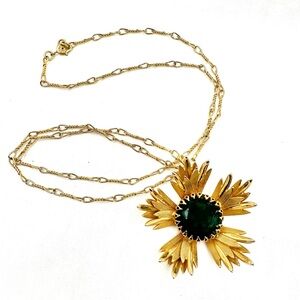 Vintage Capri Gold Tone Green Glass Flower Pendant Necklace Mid Century